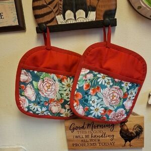 Red Floral With Strawberties Quilted Pot Holder Set